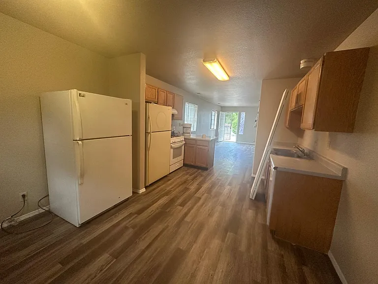 631 S O'Leary St #1 — Photo 9
