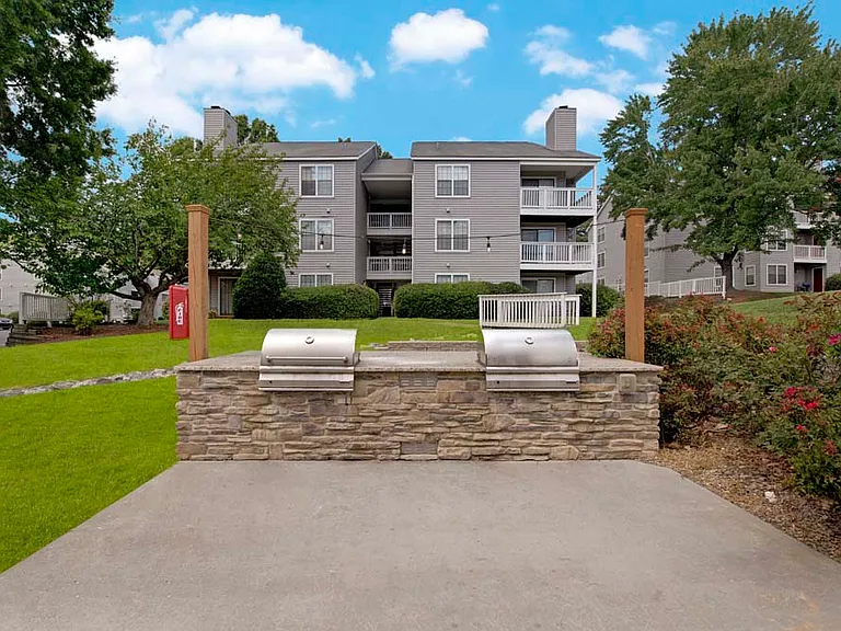 200 Braehill Apartments — Photo 24