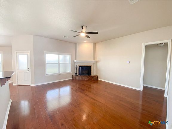 3rd image of 104 Coleton Dr