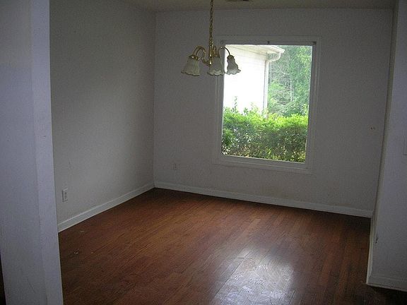 3rd image of 570 Heathgate Dr
