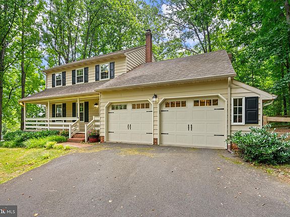 2nd image of 7209 Woods Edge Ct