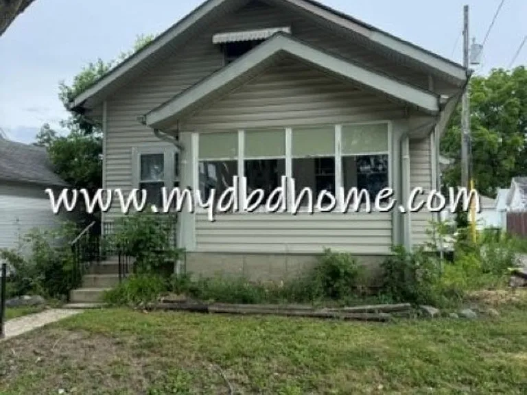 1018 Archer Ave — Photo 1