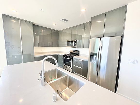 5th image of 716 N Sweetzer Ave #306