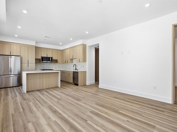 4th image of 5821 Kester Ave #1/4