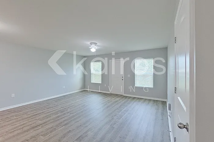 3 bed, 2.0 bath, 1200 sqft, $1,745 — Photo 2