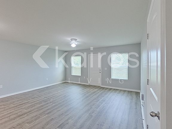 2nd image of 305 NE 23rd Terrace Cpe