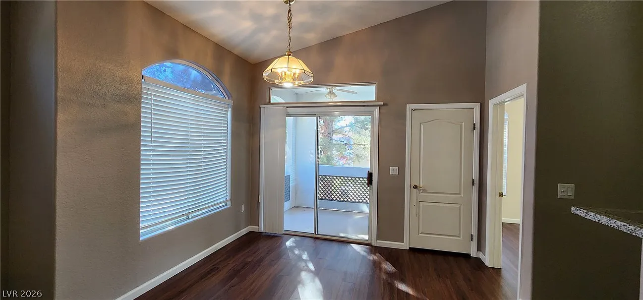 2 bed, 2.0 bath, 1042 sqft, $1,600 — Photo 3