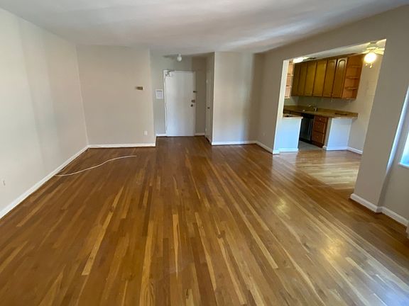 2nd image of 5112 Macarthur Blvd NW APT 309