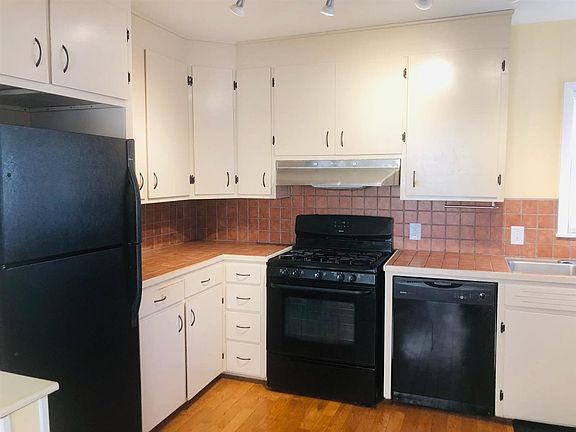 5th image of 1800 Hoover Way