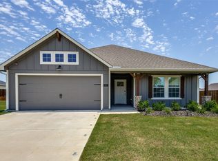 611 Kyle Dr, Tioga, TX 76271
