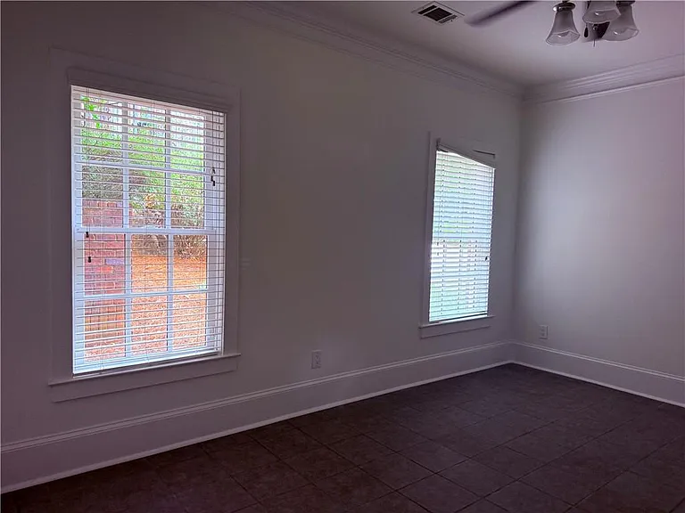 2617 Canterbury Trl NE — Photo 44