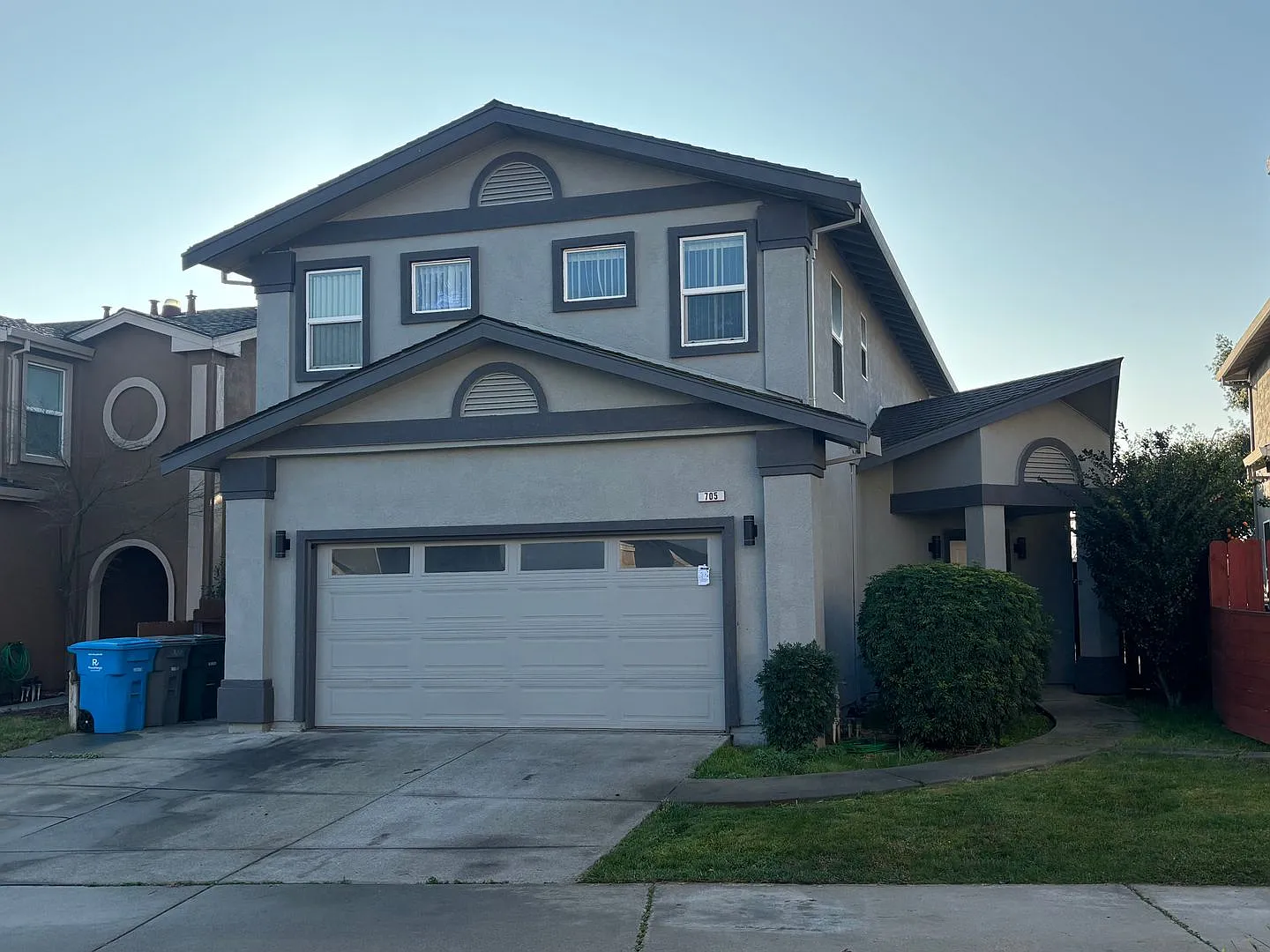 705 Chateau Cir photo 1