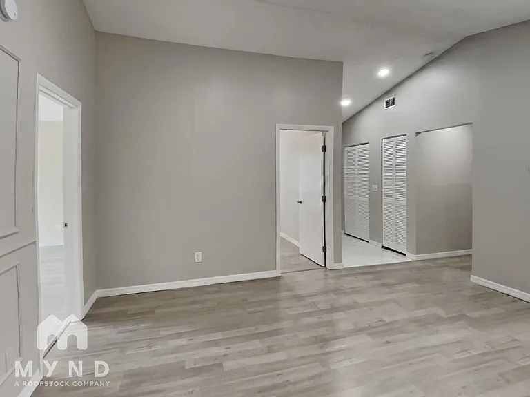 1960 Gregory Dr — Photo 6
