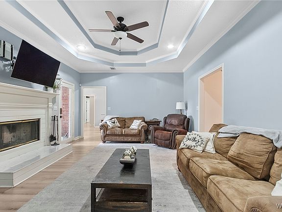5th image of 2516 Englewood Dr
