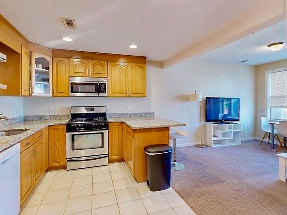 3rd image of 110 Coolidge Hill Rd APT 4