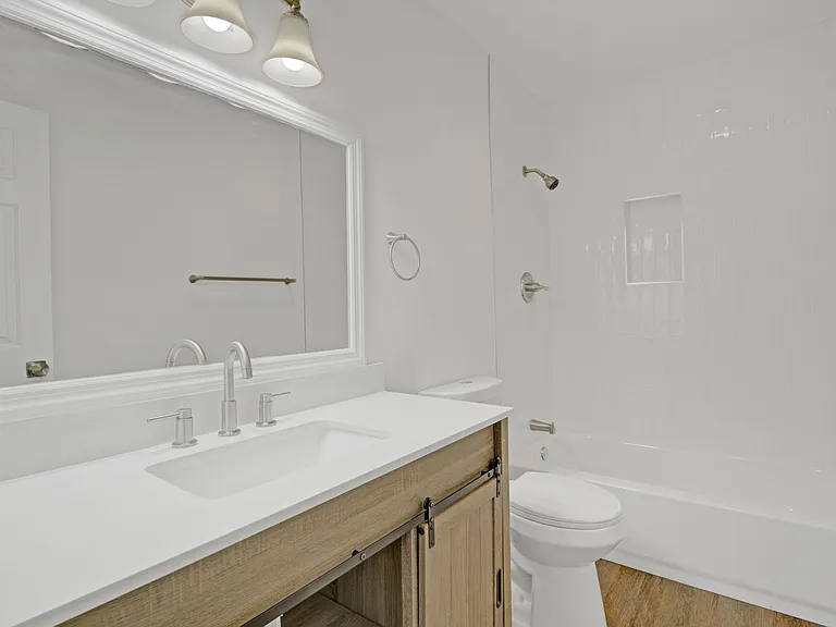 453 Waverly Pl — Photo 10