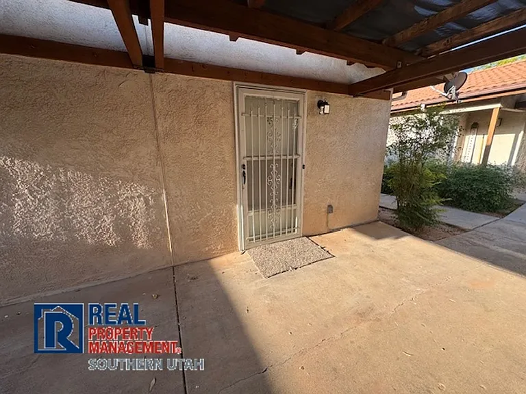 280 N Sunflower Dr #28 — Photo 2