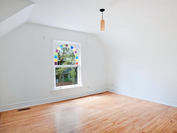 5th image of 1907 N Oakley Ave
