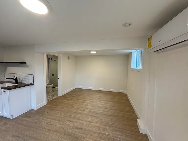 877 Hyperion Ave #879-1/2 — Photo 9