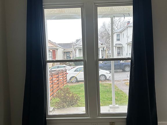 3rd image of 1005 Charles St