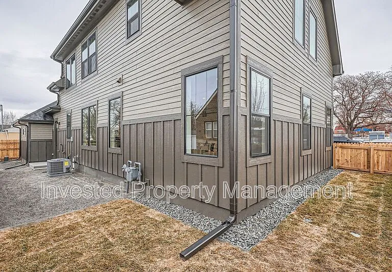 3701 N Steele St — Photo 28