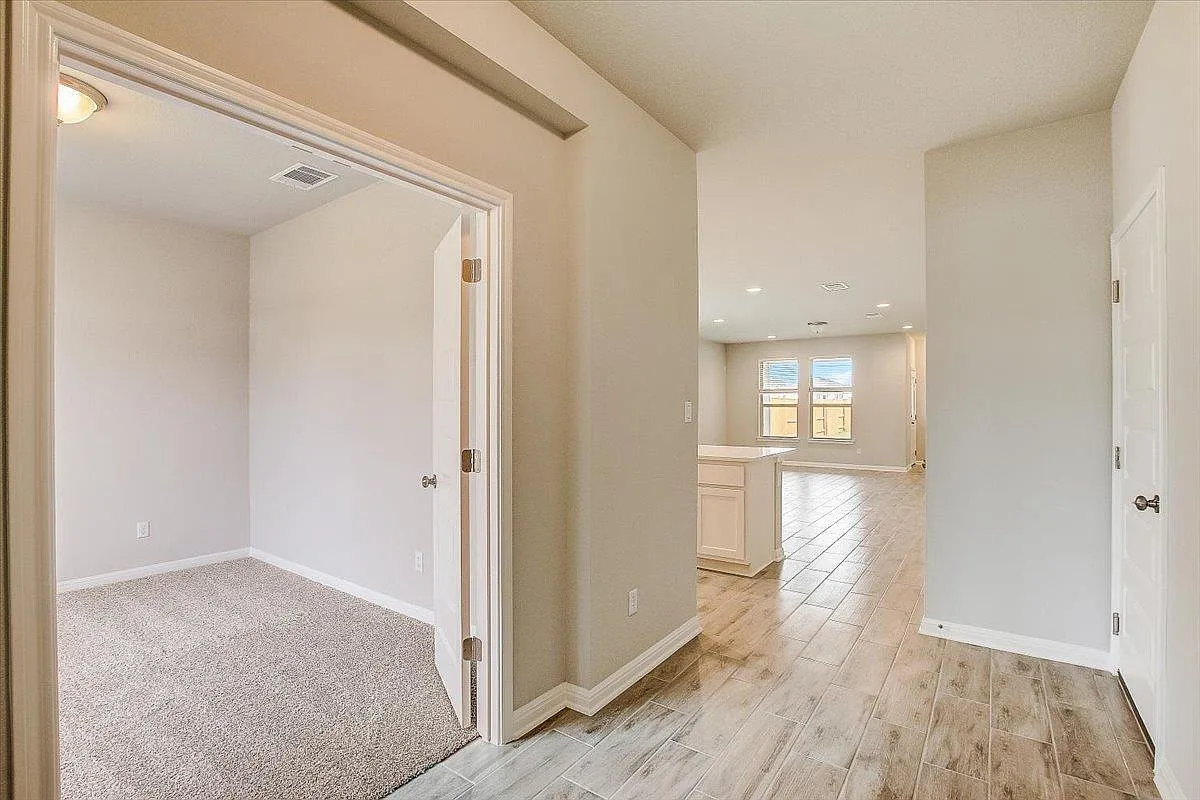 3 bed, 2.0 bath, 1943 sqft, $2,249 — Photo 3