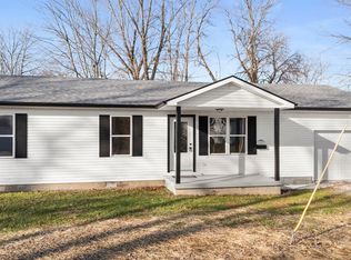 230 S 4th St, Austin, IN 47102