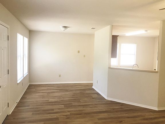 3rd image of 4041 Devonaire Dr