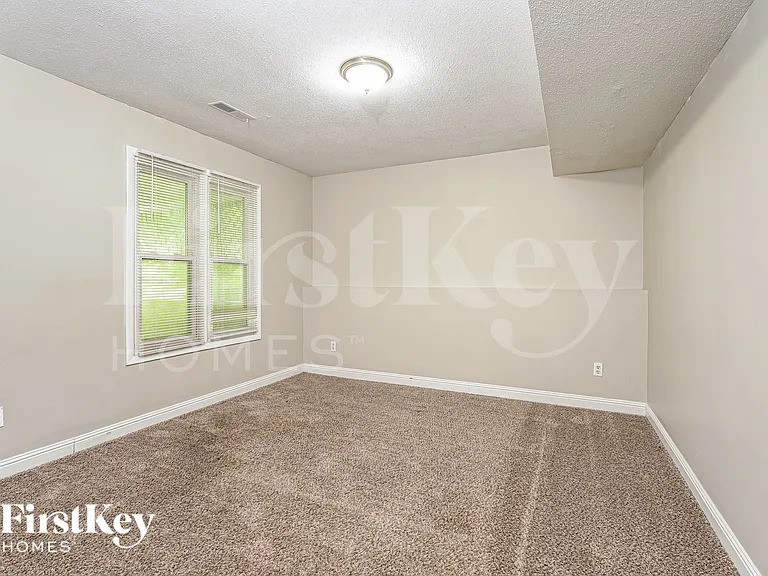 137 Carrisbrooke Ln — Photo 15