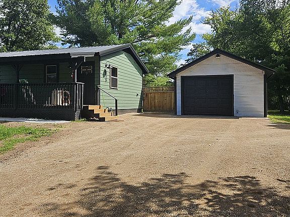 3rd image of 815 Pine St