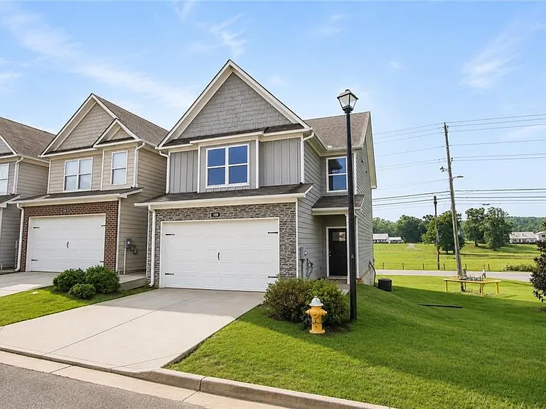 100 Squarewood Ln — Photo 2