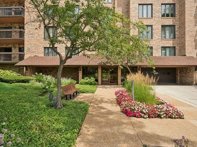 1721 W Mission Hills Rd #202, Northbrook, IL, 60062