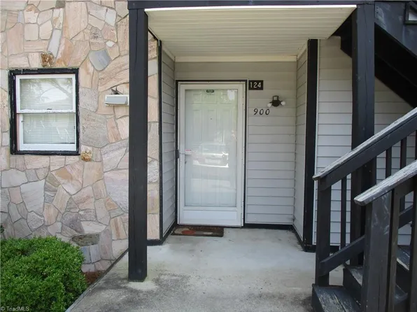 900 S Ridge Ct, Winston Salem, NC 27107