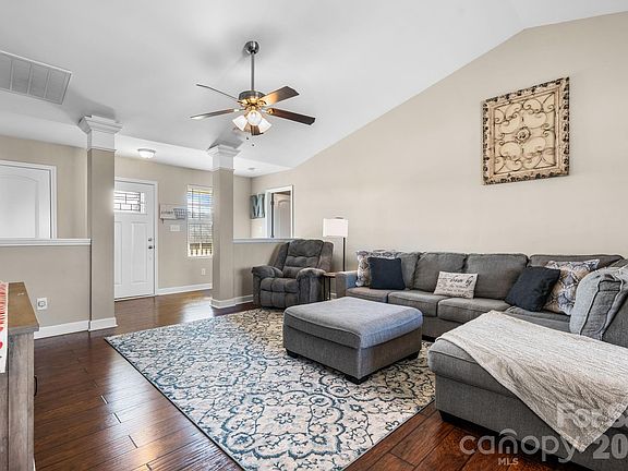 4th image of 3842 E Maiden Rd