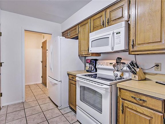 4th image of 5206 Prince Charles Ct
