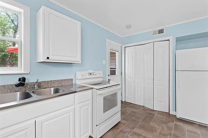 31 Warsen Ave — Photo 7