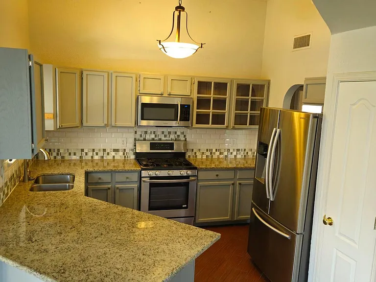 7337 Canyon Run Dr — Photo 2