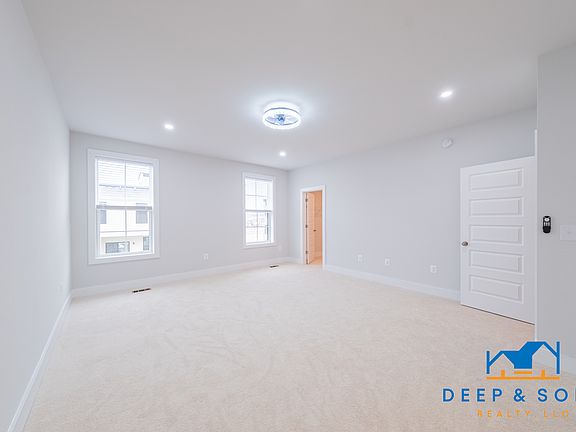 5th image of 1021 N Lombardy St #B