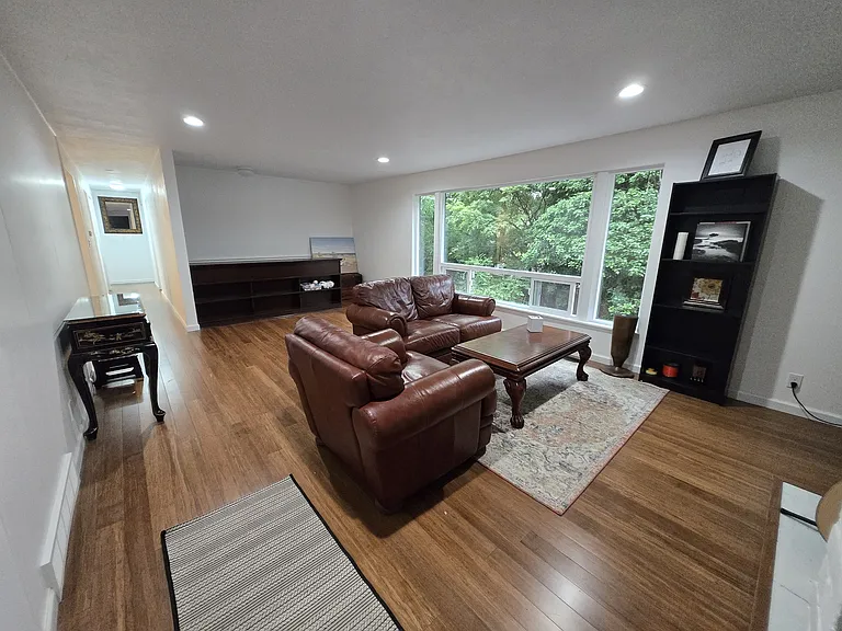 1316B Bellevue Way SE — Photo 2