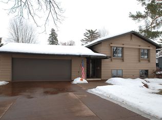 1310 Hillcrest Dr, Stillwater, MN 55082