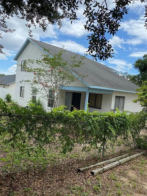 3 bed, 2.5 bath, 1487 sqft, $2,200 — Photo 2