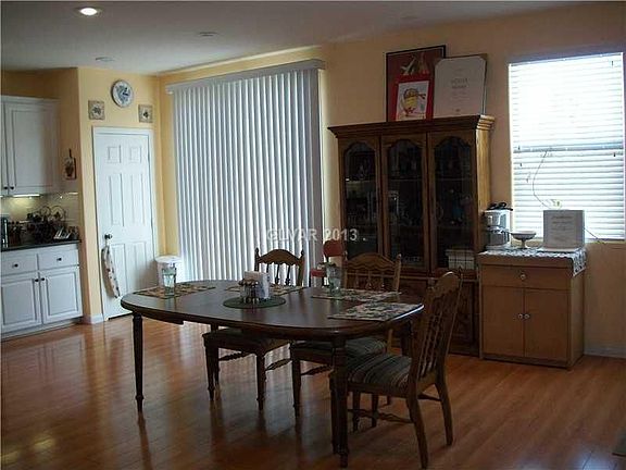 4th image of 9289 Weeping Water Ave