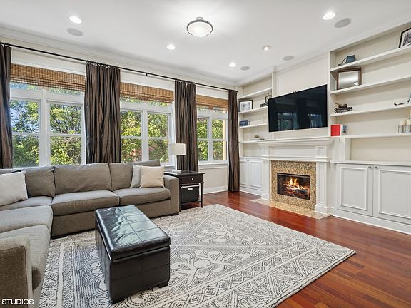 3rd image of 3842 N Southport Ave #B