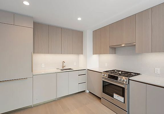 2nd image of 3 Court Sq #804