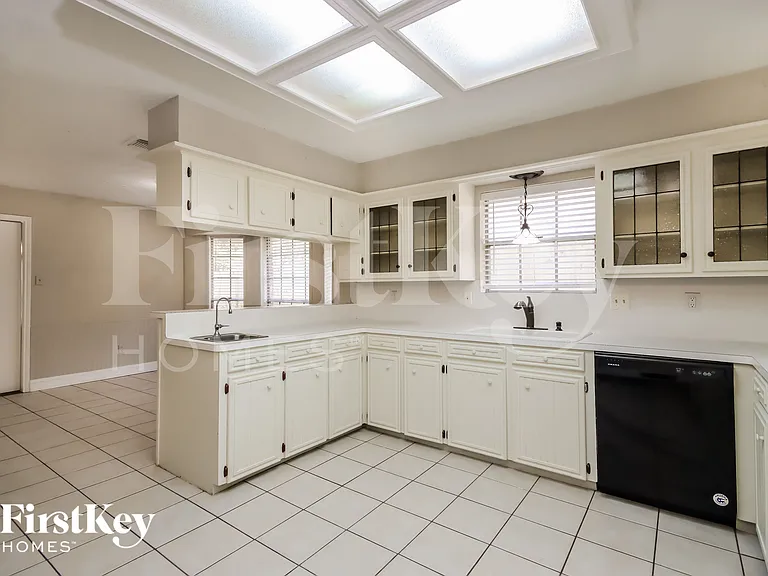 461 Stephen F Austin Dr — Photo 7