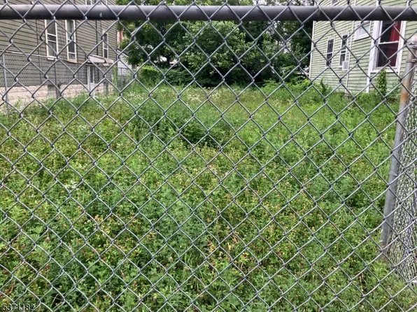 281 Halsted St, East Orange City, NJ 07018