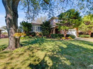 1120 68th St, Downers Grove, IL 60516