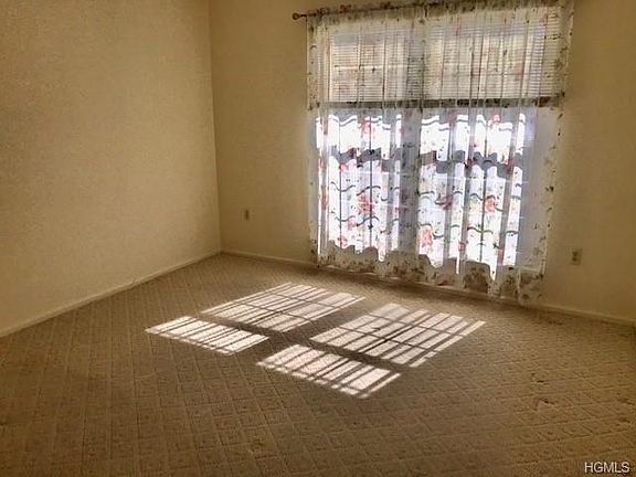 5th image of 32 Moore Ln APT 18