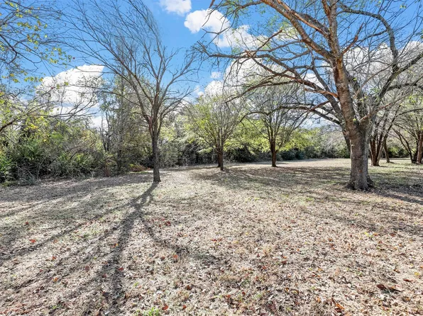 113 Jay Ln, Burleson, TX 76028