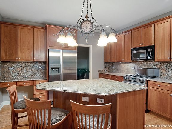 Large center Island with seating